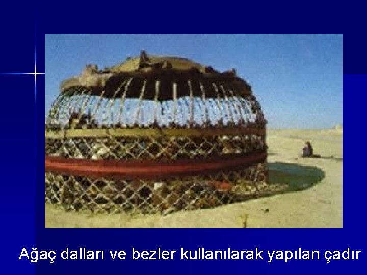 Ağaç dalları ve bezler kullanılarak yapılan çadır 