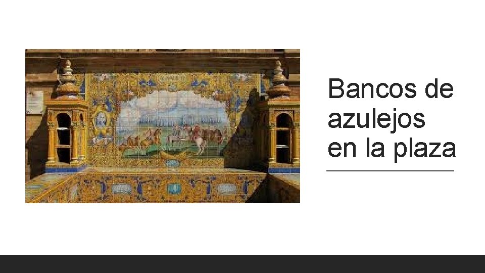 Bancos de azulejos en la plaza 