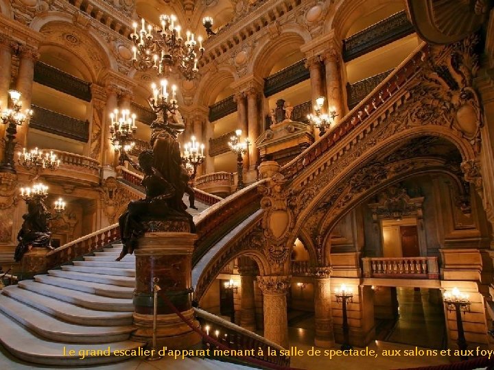 Le grand escalier d'apparat menant à la salle de spectacle, aux salons et aux