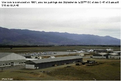 Vue vers le sud-ouest en 1961, avec les parkings des Skyraider de la 20ème