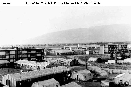 (Guy Anger) Les bâtiments de la troupe en 1962, au fond : l’atlas Blidéen