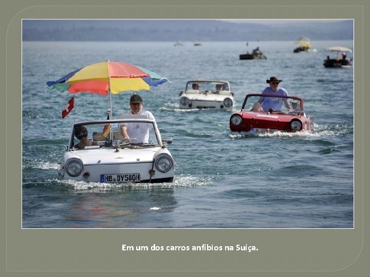 Em um dos carros anfíbios na Suíça. 