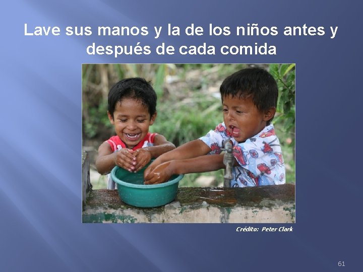 Lave sus manos y la de los niños antes y después de cada comida
