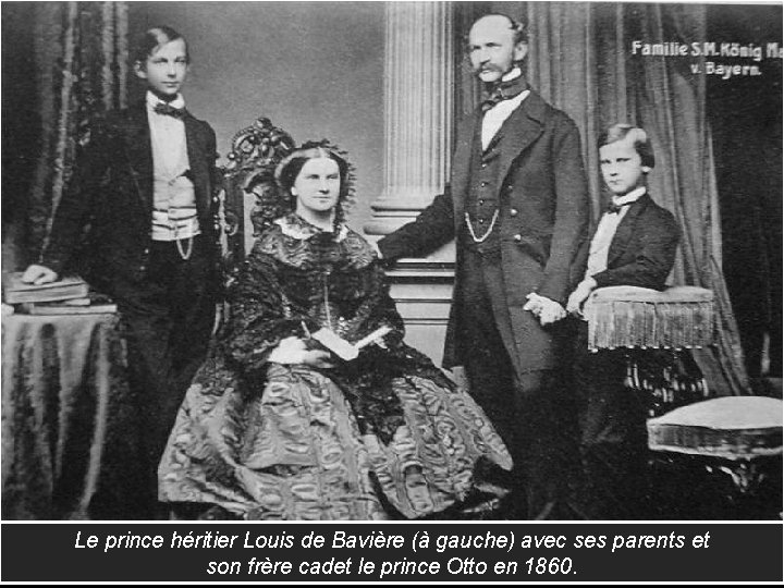 Le prince héritier Louis de Bavière (à gauche) avec ses parents et son frère