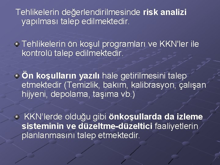 Tehlikelerin değerlendirilmesinde risk analizi yapılması talep edilmektedir. Tehlikelerin ön koşul programları ve KKN'ler ile