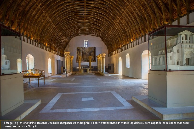 A l’étage, le grenier à farine présente une belle charpente en châtaignier ; il