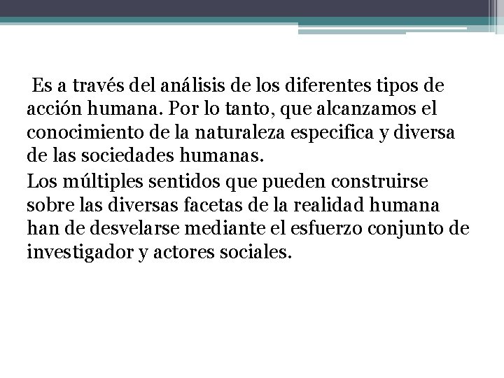 Es a través del análisis de los diferentes tipos de acción humana. Por lo