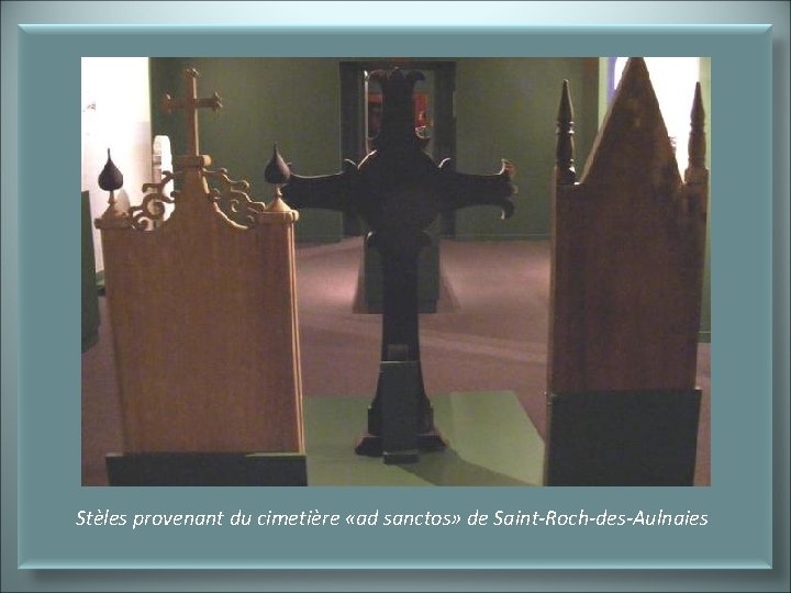 Stèles provenant du cimetière «ad sanctos» de Saint-Roch-des-Aulnaies Stèles provenant du cimetière «ad sanctos» de Saint-Roch-des-Aulnaies