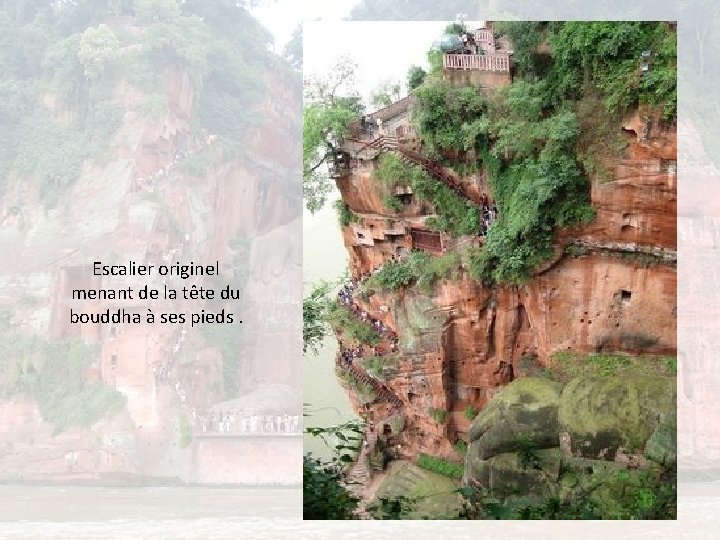 Escalier originel menant de la tête du bouddha à ses pieds. 