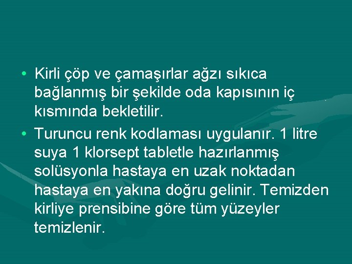  • Kirli çöp ve çamaşırlar ağzı sıkıca bağlanmış bir şekilde oda kapısının iç