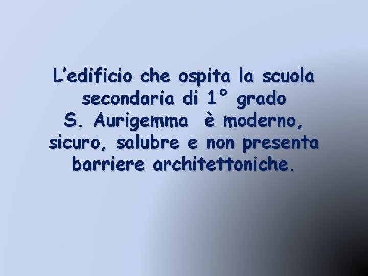 L’edificio che ospita la scuola secondaria di 1° grado S. Aurigemma è moderno, sicuro,