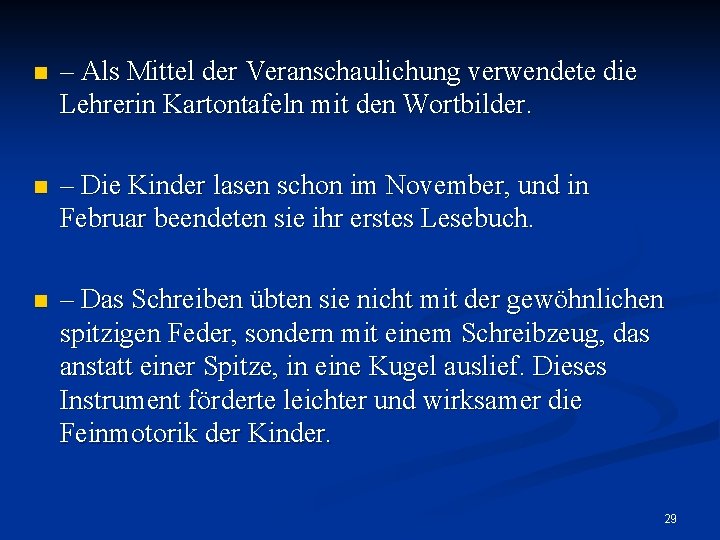 n – Als Mittel der Veranschaulichung verwendete die Lehrerin Kartontafeln mit den Wortbilder. n