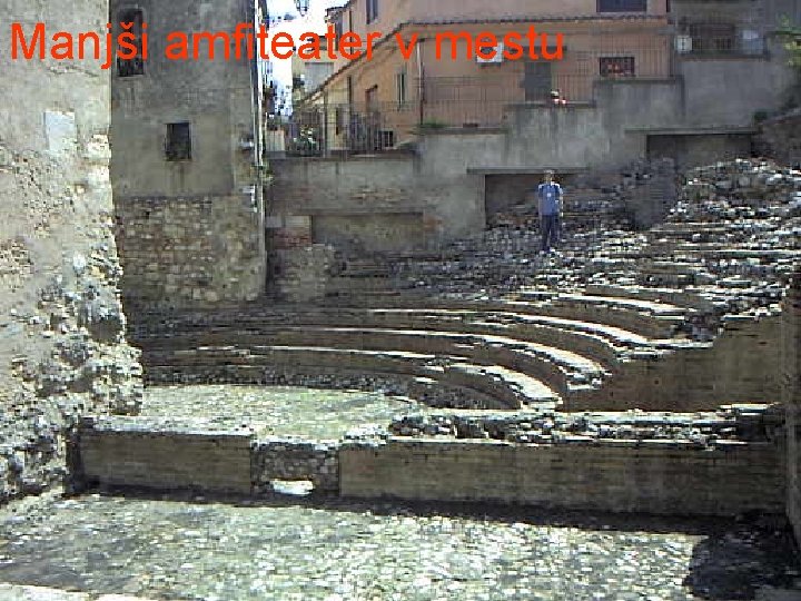 Manjši amfiteater v mestu 