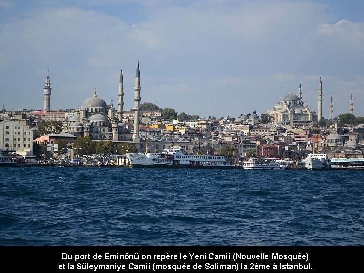 Du port de Eminönü on repère le Yeni Camii (Nouvelle Mosquée) et la Süleymaniye