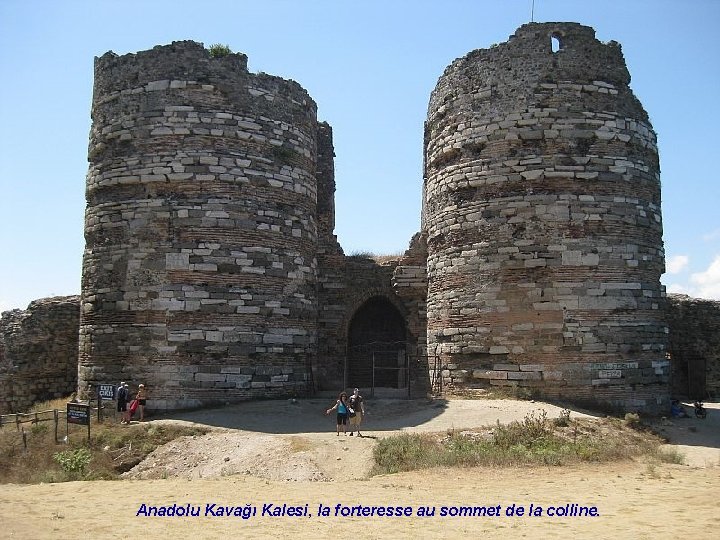 Anadolu Kavağı Kalesi, la forteresse au sommet de la colline. 