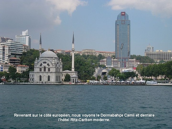 Revenant sur le côté européen, nous voyons le Dolmabahçe Camii et derrière l'hôtel Ritz-Carlton