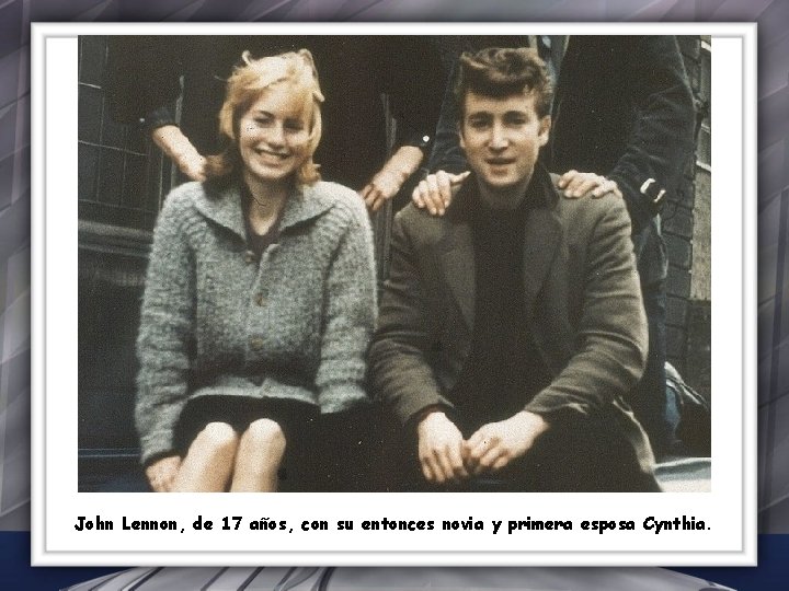 John Lennon, de 17 años, con su entonces novia y primera esposa Cynthia. 