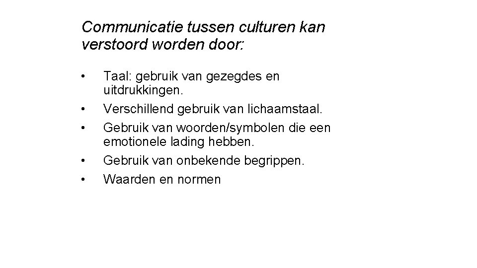 Communicatie tussen culturen kan verstoord worden door: • • • Taal: gebruik van gezegdes