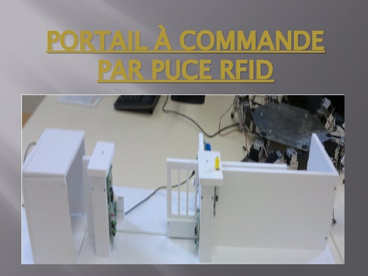 PORTAIL À COMMANDE PAR PUCE RFID 