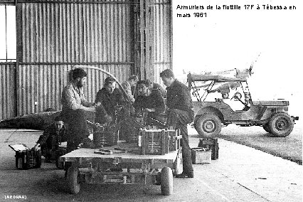 Armuriers de la flottille 17 F à Tébessa en mars 1961 (ARDHAN) 