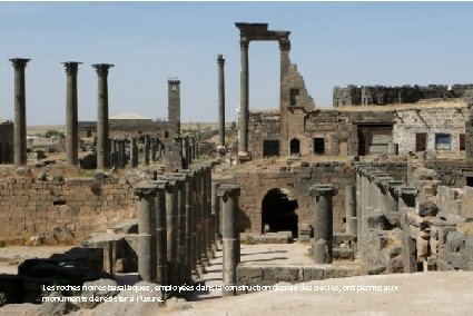 Les roches noires basaltiques, employées dans la construction depuis des siècles, ont permis aux