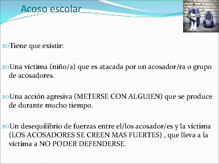 Acoso escolar Tiene que existir: Una víctima (niño/a) que es atacada por un acosador/ra