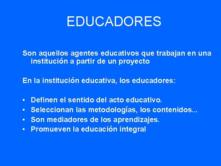 EDUCADORES Son aquellos agentes educativos que trabajan en una institución a partir de un