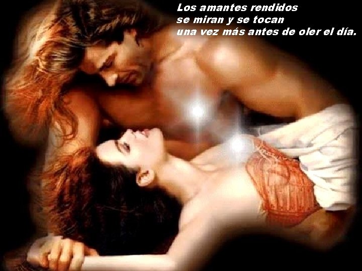 Los amantes rendidos se miran y se tocan una vez más antes de oler