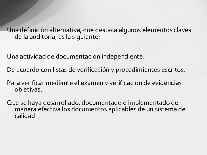 Una definición alternativa, que destaca algunos elementos claves de la auditoría, es la siguiente: