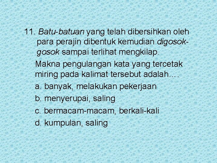 11. Batu-batuan yang telah dibersihkan oleh para perajin dibentuk kemudian digosok sampai terlihat mengkilap.