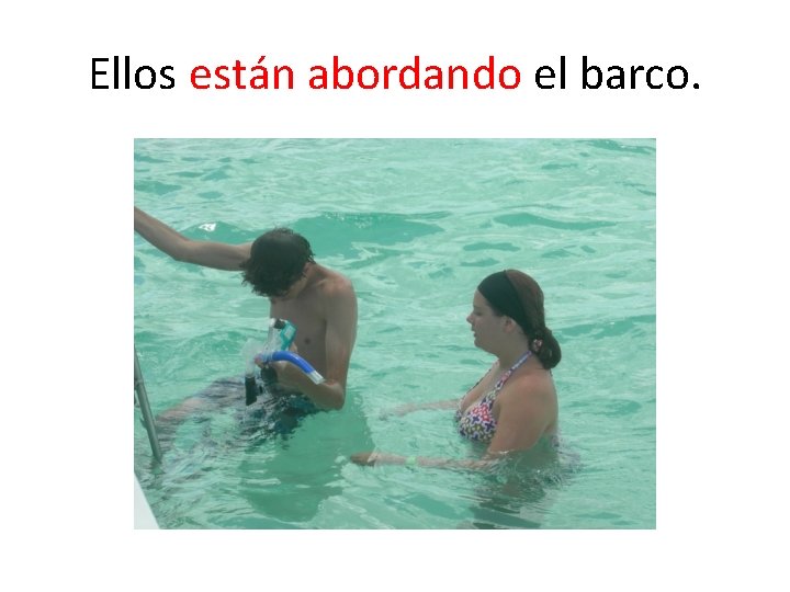 Ellos están abordando el barco. 