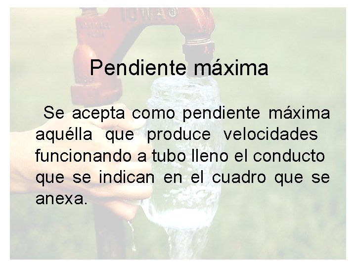 Pendiente máxima Se acepta como pendiente máxima aquélla que produce velocidades funcionando a tubo