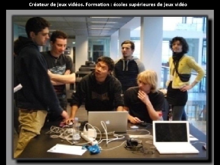 Créateur de jeux vidéos. Formation : écoles supérieures de jeux vidéo 