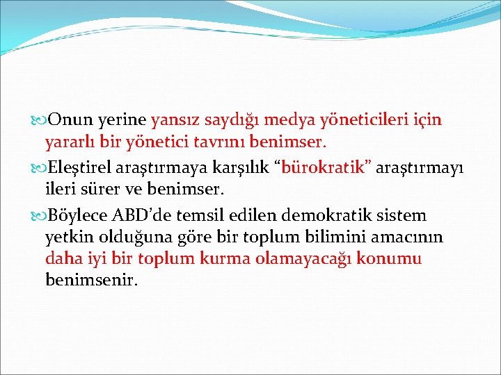  Onun yerine yansız saydığı medya yöneticileri için yararlı bir yönetici tavrını benimser. Eleştirel