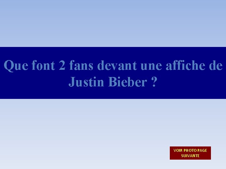 Que font 2 fans devant une affiche de Justin Bieber ? VOIR PHOTO PAGE