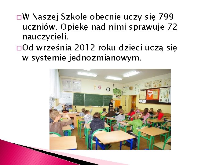 �W Naszej Szkole obecnie uczy się 799 uczniów. Opiekę nad nimi sprawuje 72 nauczycieli.