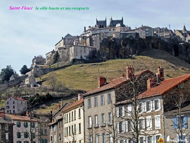 Saint-Flour la ville haute et ses remparts 