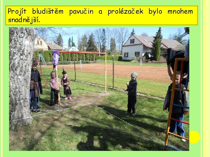 Projít bludištěm pavučin a prolézaček bylo mnohem snadnější. 