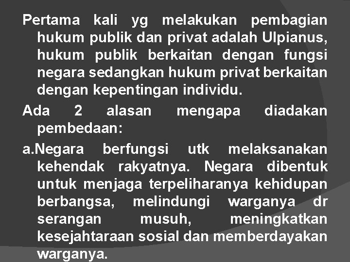 Pertama kali yg melakukan pembagian hukum publik dan privat adalah Ulpianus, hukum publik berkaitan