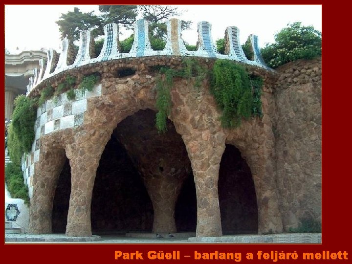 Park Güell – barlang a feljáró mellett 