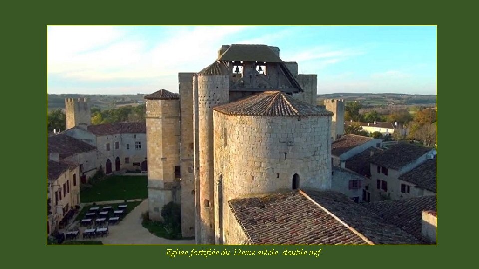 Eglise fortifiée du 12 eme siècle double nef 