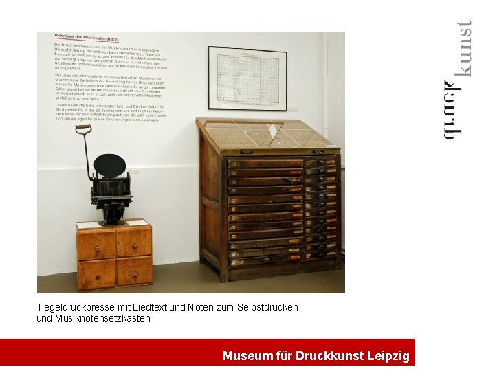 Tiegeldruckpresse mit Liedtext und Noten zum Selbstdrucken und Musiknotensetzkasten Museum für Druckkunst Leipzig 