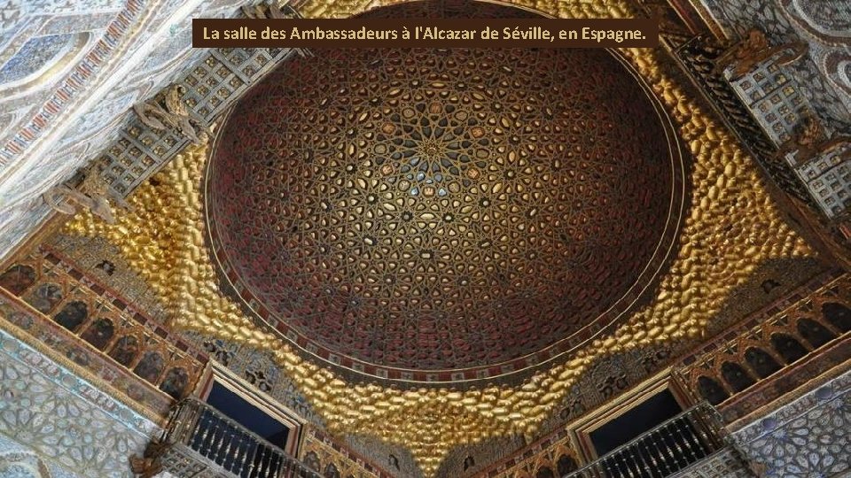La salle des Ambassadeurs à l'Alcazar de Séville, en Espagne. 