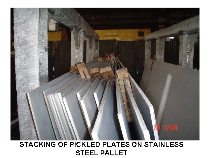 STACKING OF PICKLED PLATES ON STAINLESS STEEL PALLET 