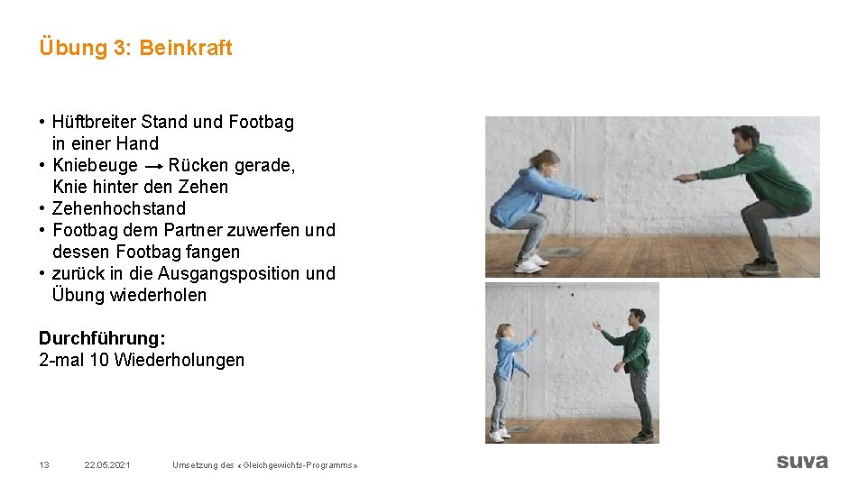 Übung 3: Beinkraft • Hüftbreiter Stand und Footbag in einer Hand • Kniebeuge Rücken Übung 3: Beinkraft • Hüftbreiter Stand und Footbag in einer Hand • Kniebeuge Rücken