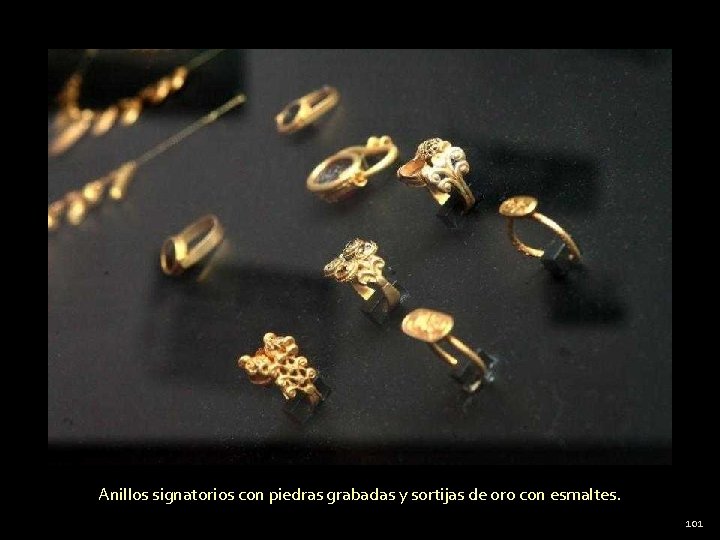 Anillos signatorios con piedras grabadas y sortijas de oro con esmaltes. 101 