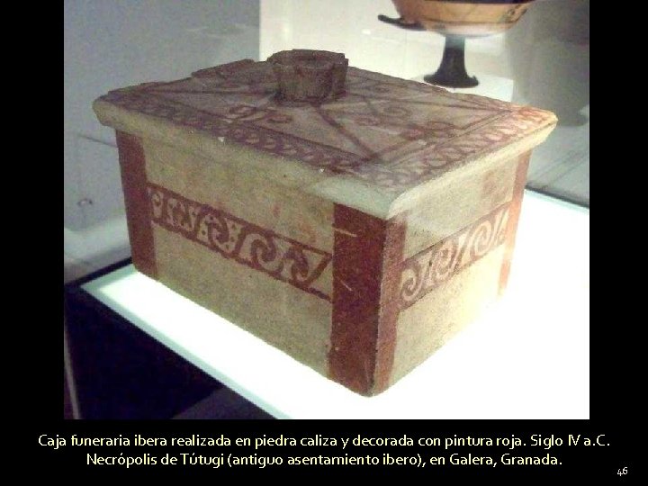 Caja funeraria ibera realizada en piedra caliza y decorada con pintura roja. Siglo IV