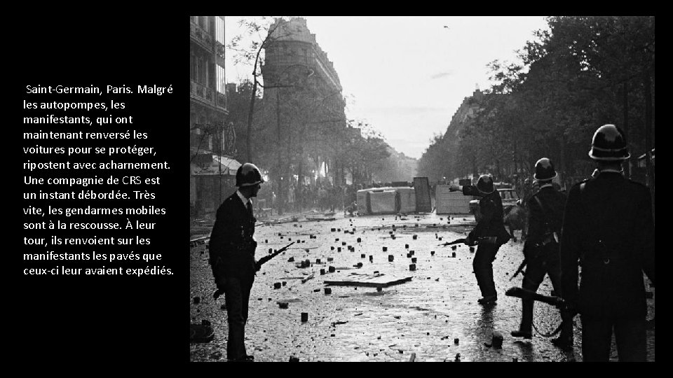 Saint-Germain, Paris. Malgré les autopompes, les manifestants, qui ont maintenant renversé les voitures pour Saint-Germain, Paris. Malgré les autopompes, les manifestants, qui ont maintenant renversé les voitures pour