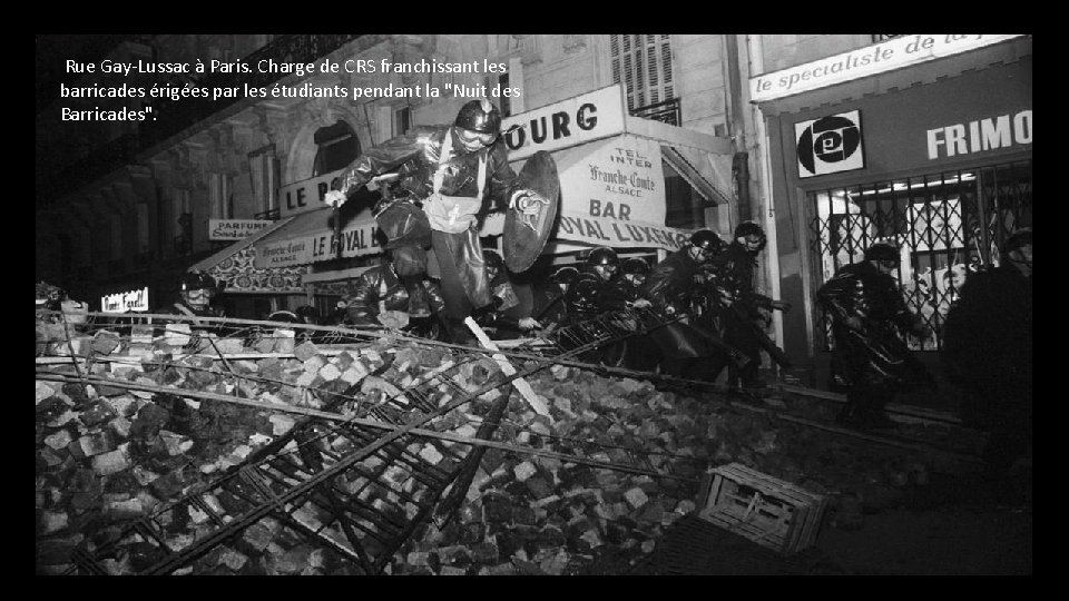 Rue Gay-Lussac à Paris. Charge de CRS franchissant les barricades érigées par les étudiants Rue Gay-Lussac à Paris. Charge de CRS franchissant les barricades érigées par les étudiants