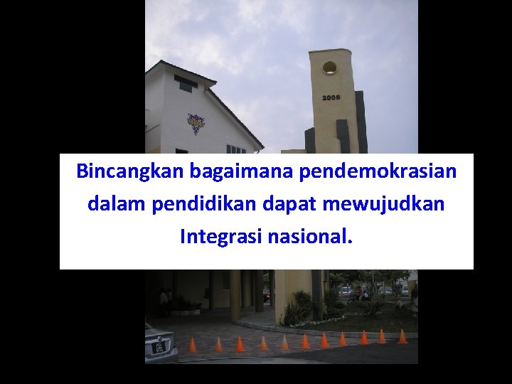 Bincangkan bagaimana pendemokrasian dalam pendidikan dapat mewujudkan Integrasi nasional. 